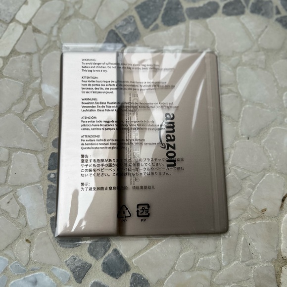 - - - Kindle oasis 10th edition!! Ad FREE!! 32gb! With Wi-Fi. - Picture 2 of 6